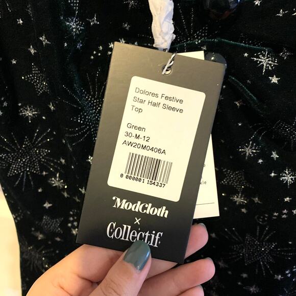 ModCloth x Collectif Twinkle, Twinkle Velvet Christmas Star Top in Green - Picture 8 of 10